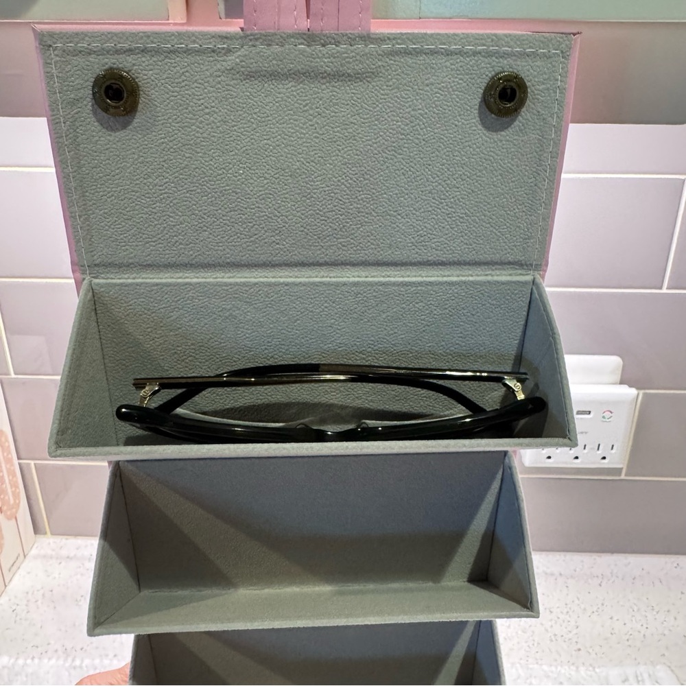 Pink and Gray Sunglass Travel Case - holds 5 pairs of sunnies - Picture 4 of 6